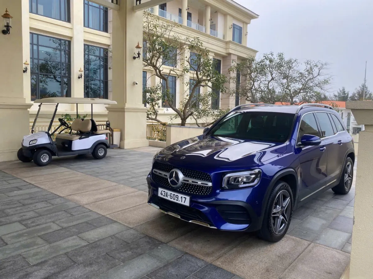 Skip the Lines with Vietnam’s VIP Fast Track Combo Meet & Greet, 5G eSIM & Private Car