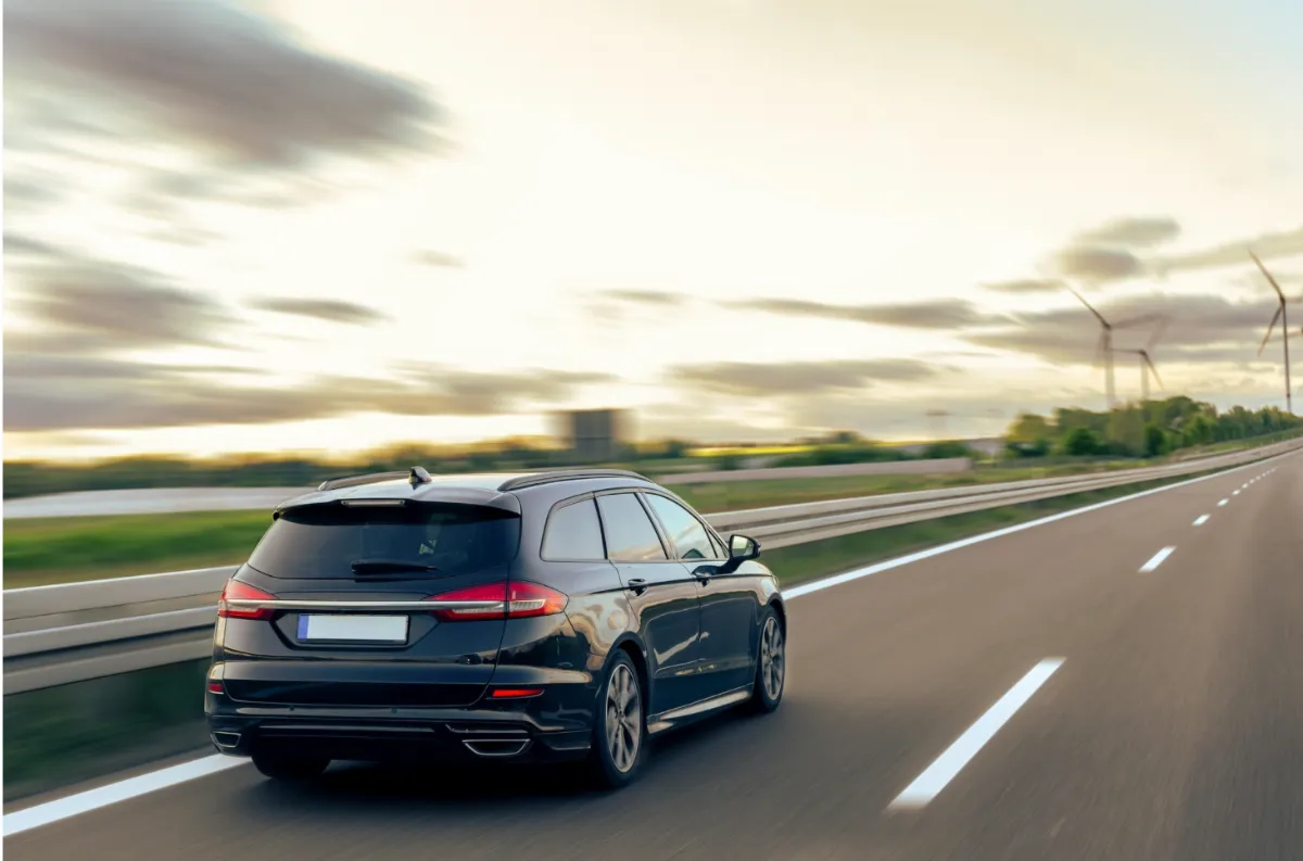 Vietnam VIP Limousine Transfer: Private Airport Pickup & Business Car Services
