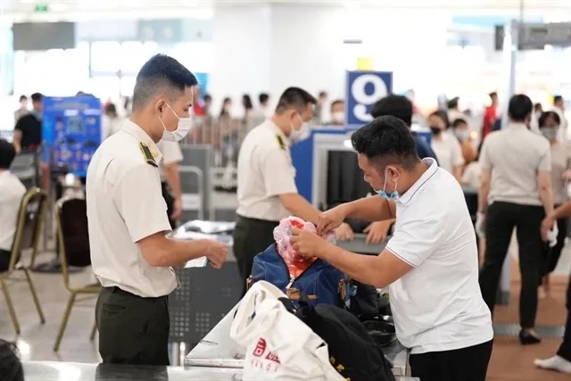 https://image.vietnamnews.vn/uploadvnnews/Article/2024/12/20/395330_an-ninh-kiem-tra.jpeg