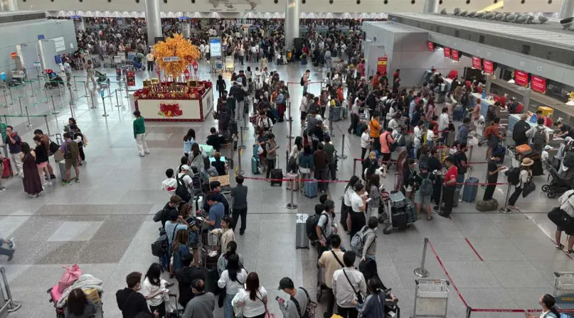 How to Handle Airport Chaos: Contact Guide from Gate to Curb