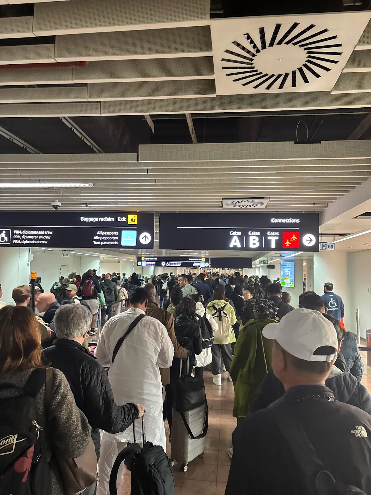 NOW! Long Immigration Lines at Vietnam Airports—How Fast Track Saves You 60+ Minutes