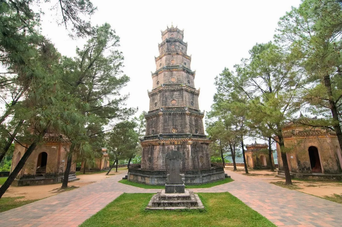 Planning a Trip to Huế and Sơn Trà Mountain: Top Attractions and Travel Tips for Central Vietnam