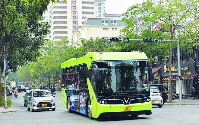 Free Electric Bus Service Connects Hanoi and Ha Long in 2026