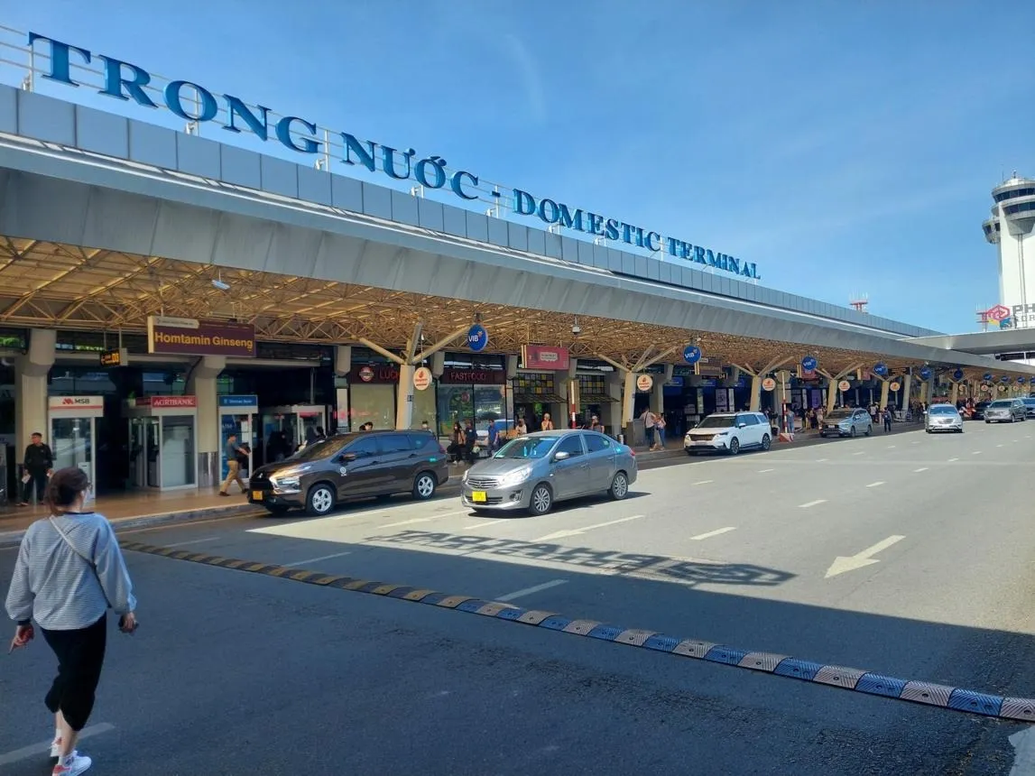 Khách đến sân bay Tân Sơn Nhất dịp Tết tăng kỷ lục