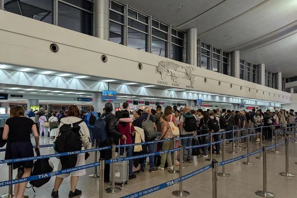 The Airport Line Trap: Why Last-Minute Fast-Track Booking Doesn't Work in Vietnam