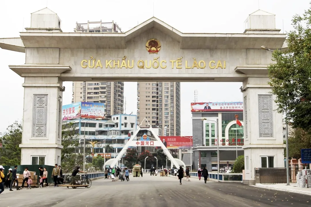 Vietnam–China Border Crossings: Which Route Is Best for Travelers?