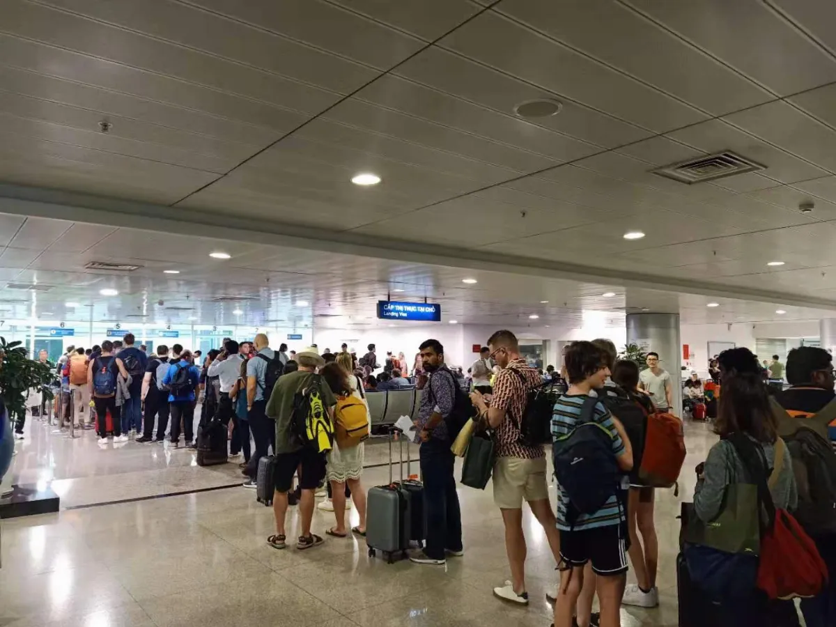 Long Immigration Queue, No Car, No Internet? Solve It Before You Land in Vietnam