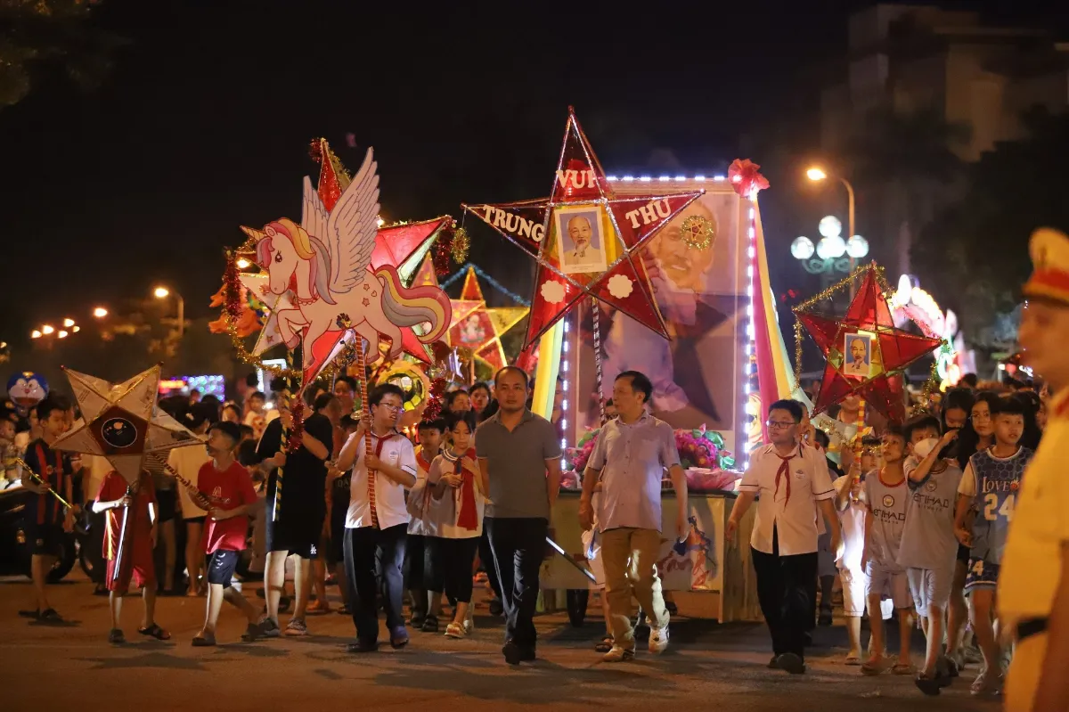 Visiting Vietnam During Mid-Autumn Festival: What Tourists Don’t Expect About Crowds, Transport & Entry