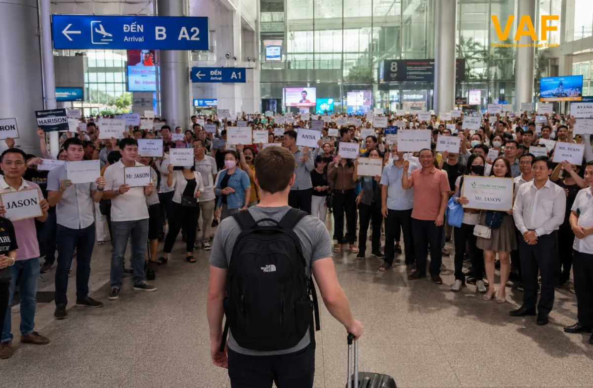 Lost at the Arrival Hall? What to Do When You Can't Find Your Airport Driver