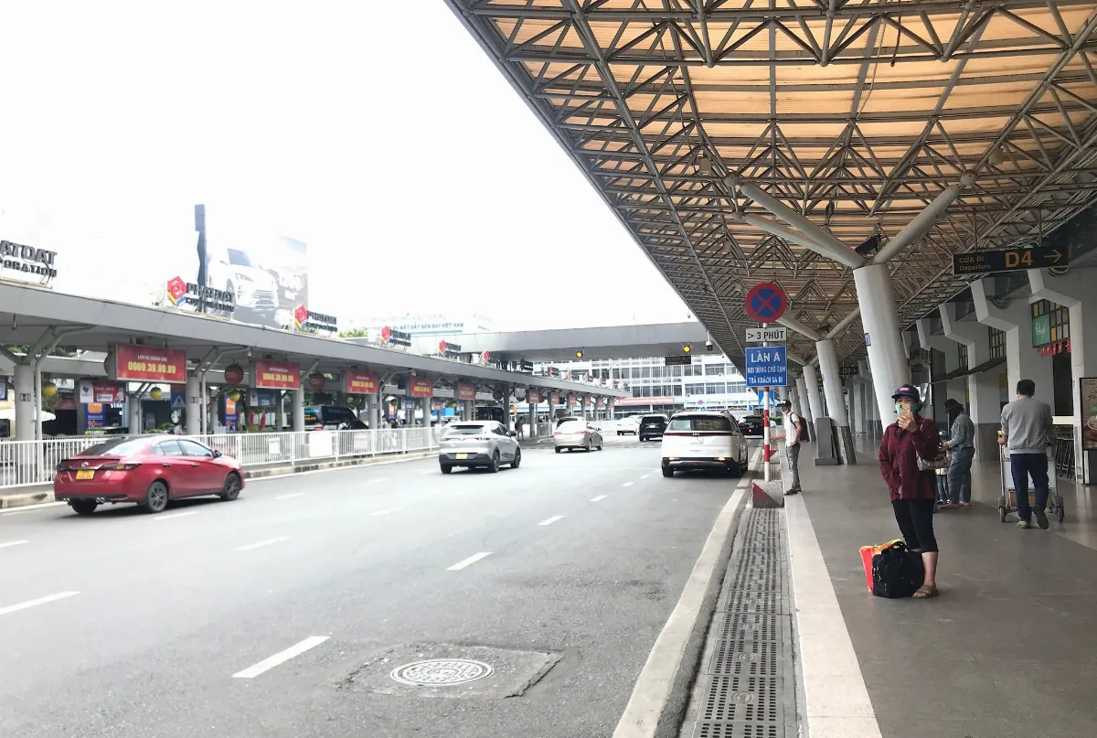 Long Immigration Queue, No Car, No Internet? Solve It Before You Land in Vietnam