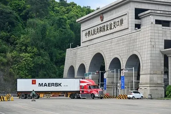 Vietnam–China Border Crossings: Which Route Is Best for Travelers?
