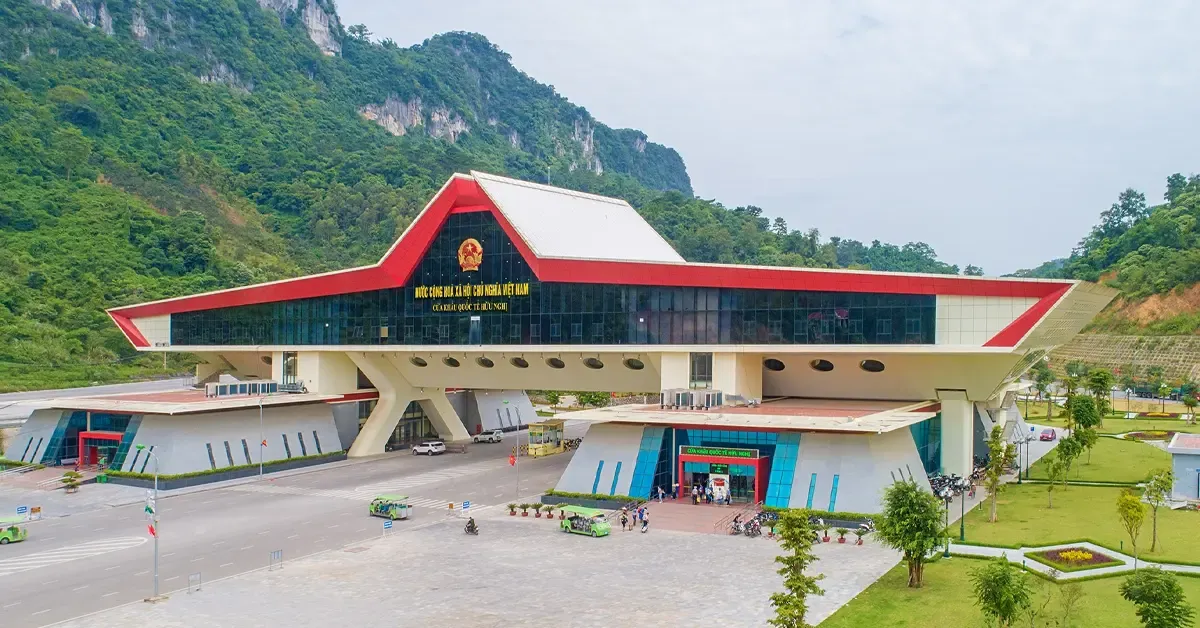 Vietnam–China Border Crossings: Which Route Is Best for Travelers?