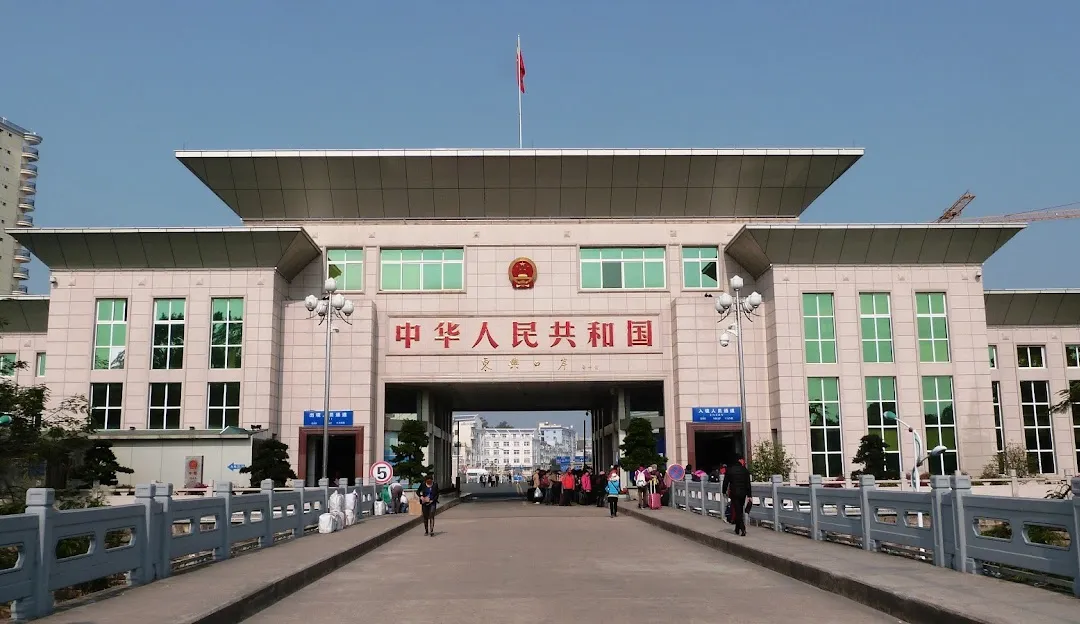 Vietnam–China Border Crossings: Which Route Is Best for Travelers?