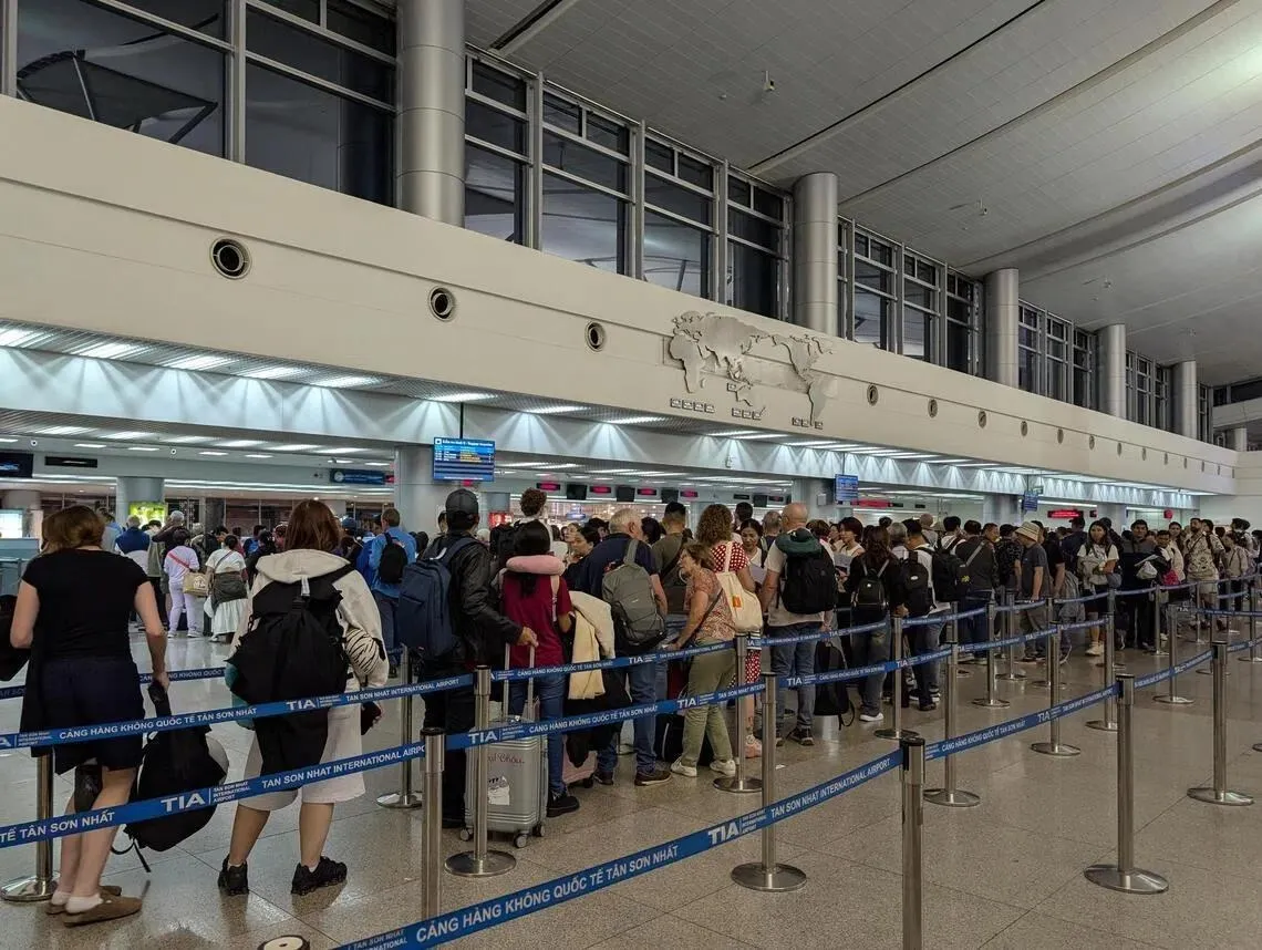 Vietnam Airport Fast Track for Groups With Different Flights: How to Book?