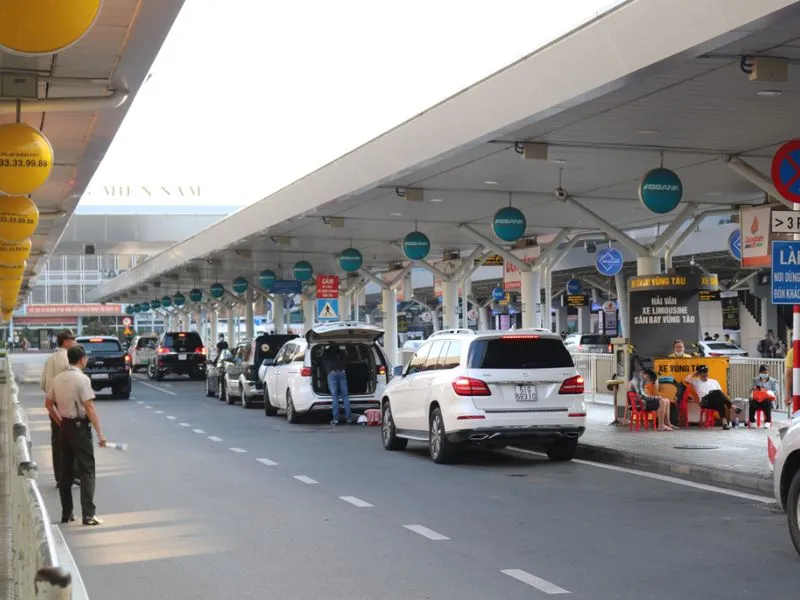 Don't Want to Search for a Taxi After Landing? Plan Your Vietnam Airport Transfer in Advance