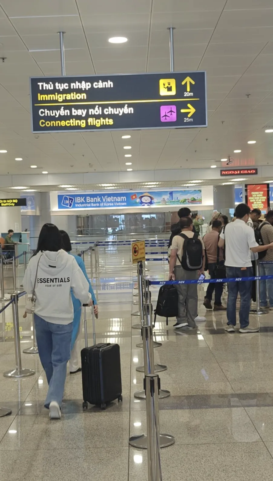 Facing Long Immigration Lines at Noi Bai Airport? Ways to Skip the Wait