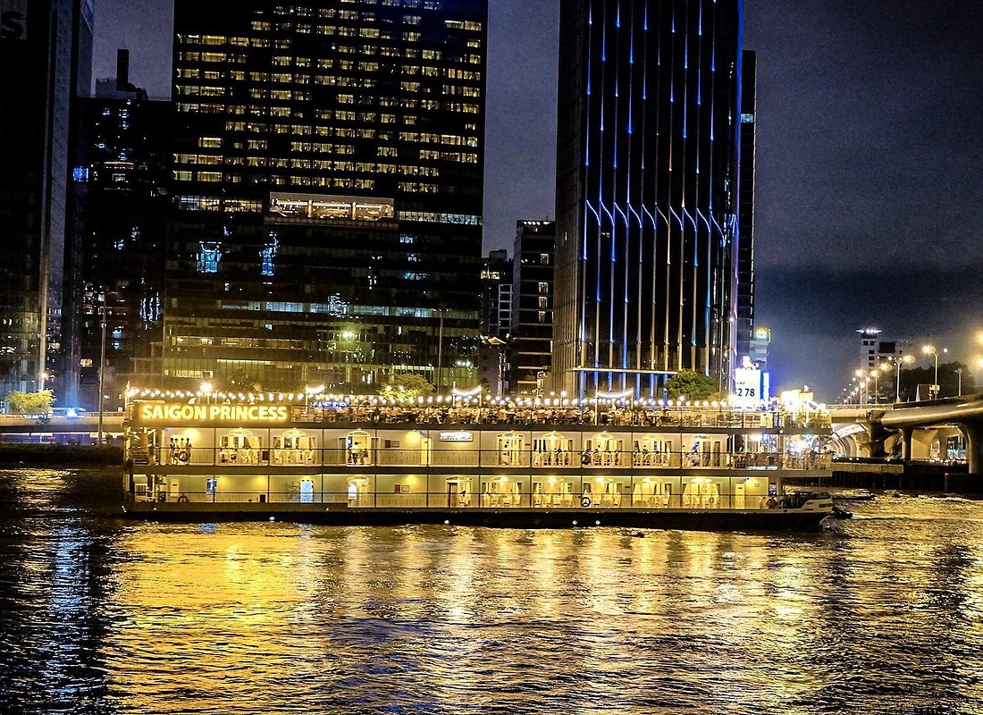 SAIGON RIVER DINNER CRUISE: ENJOY THE CITY BY NIGHT
